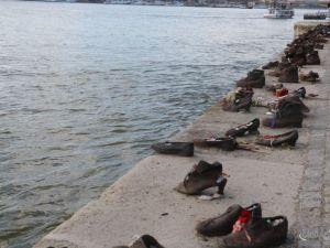 UA190224 Monument bij de Donau-01.JPG